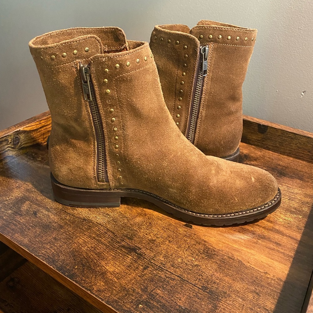 Frye Natalie Stud Double Zip. Color:Chestnut Soft Oiled Suede 7.5 Width:B Medium